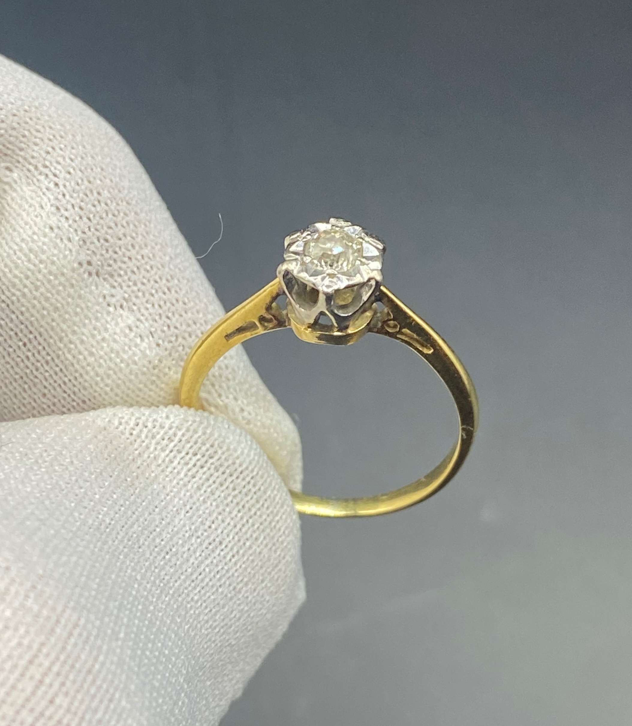Vintage 18ct Yellow Gold Diamond Solitaire Ring UK Size L