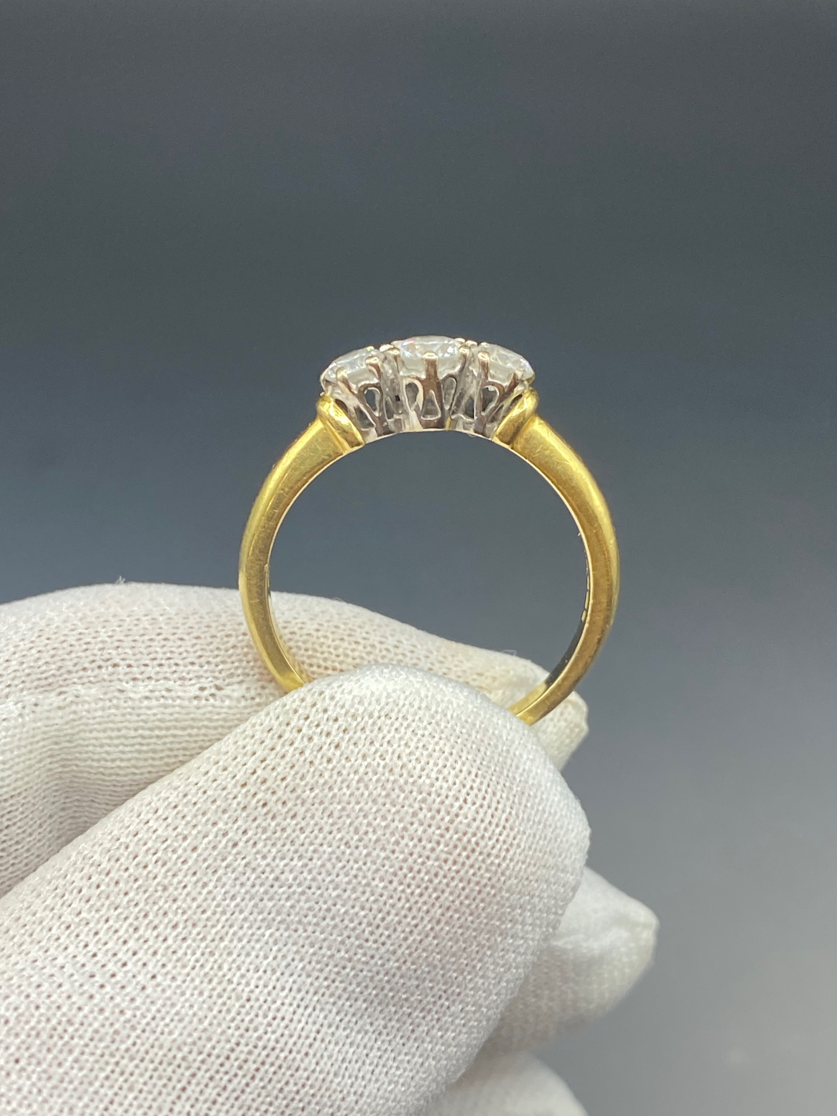Vintage 18ct Gold 0.60ct Three Stone Diamond Trilogy Ring UK P