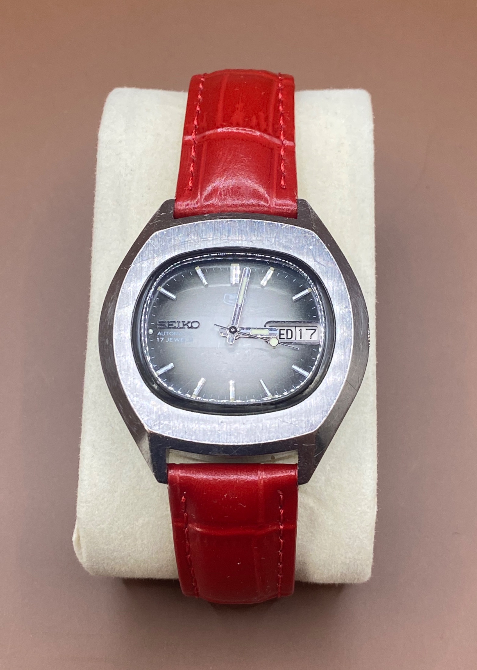 Vintage Seiko 5 7009-5001 Automatic 17 Jewels Grey Dial Day Date Men’s Watch