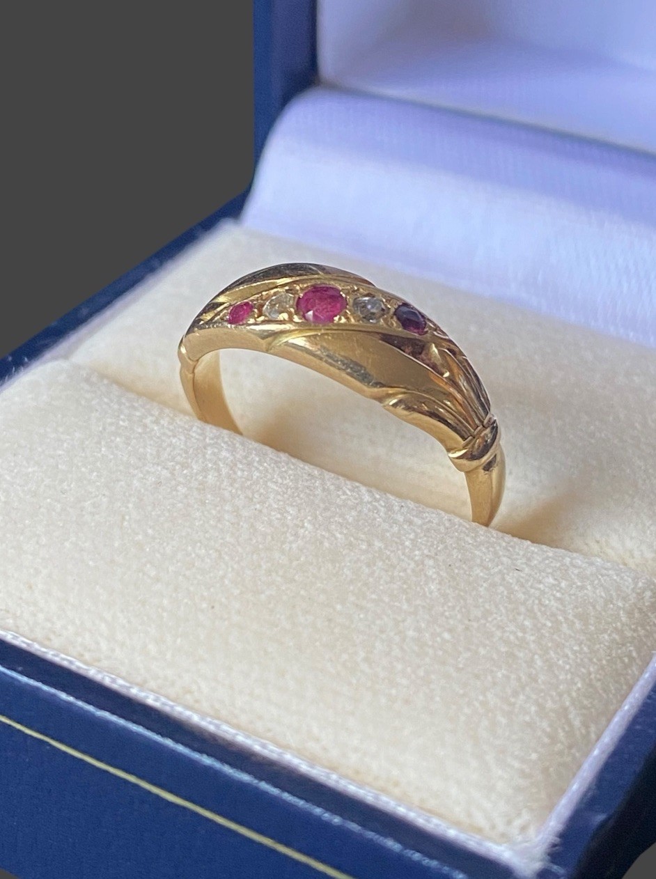 18ct Gold Ruby & Diamond Ring Vintage Dress Ring Size N 3.2g